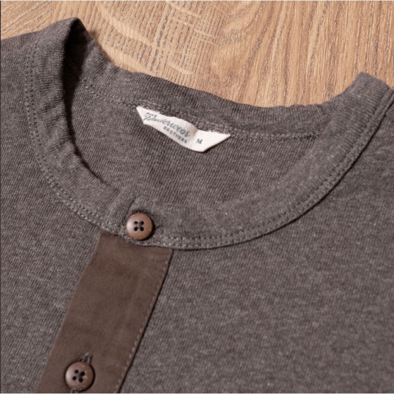 Henley T-shirt met knoopsluiting en korte...
