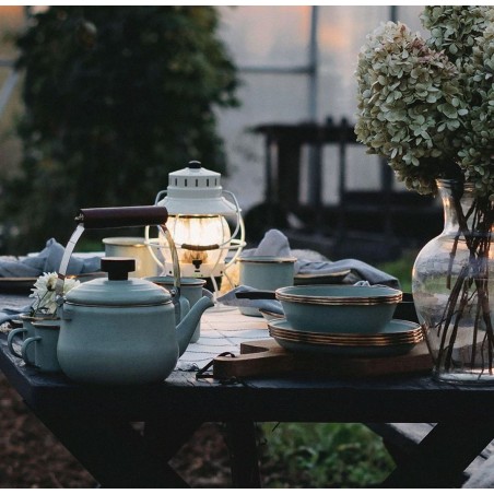 Mint-coloured enamel steel teapot – Barebones Living