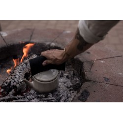 Black oven mitt - LEATHER HOT PAD BLACK - Barebones Living 2