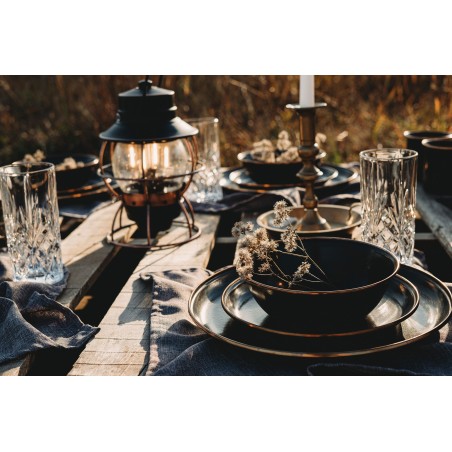 Grandes assiettes en acier émaillé couleur charbon noir – Barebones Living