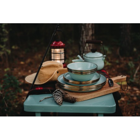 Grandes assiettes en acier émaillé couleur vert menthe – Barebones Living