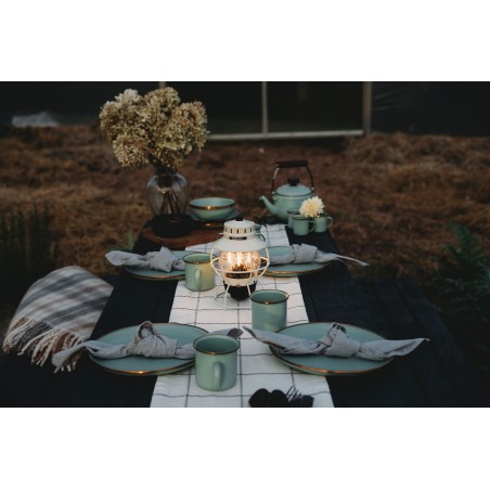 Grandes assiettes en acier émaillé couleur vert menthe – Barebones Living