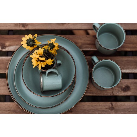 Grandes assiettes en acier émaillé couleur vert menthe – Barebones Living