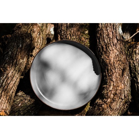 Grandes assiettes en acier émaillé couleur gris foncé – Barebones Living