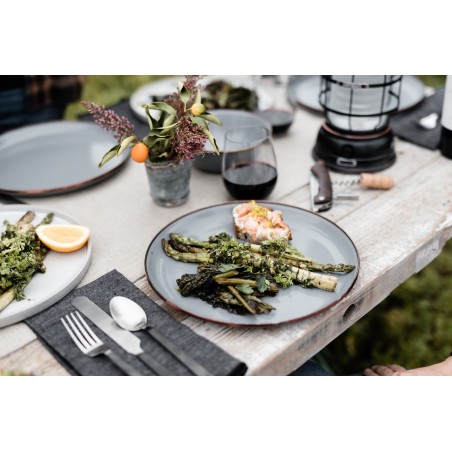 Grandes assiettes en acier émaillé couleur gris foncé – Barebones Living