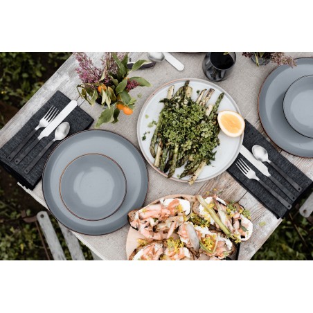 Grandes assiettes en acier émaillé couleur gris foncé – Barebones Living