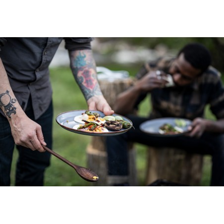 Grandes assiettes en acier émaillé couleur gris foncé – Barebones Living