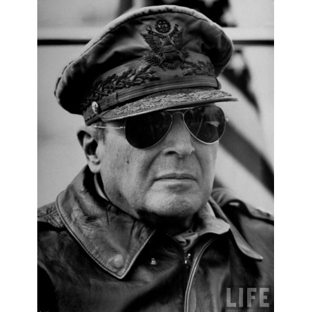 Präsident Truman mit seiner Brille von General American Optical
