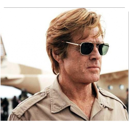 Robert Redford in Spy Game mit seinen Original Pilot AO